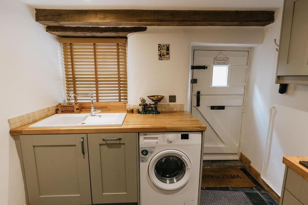 Fryers Cottage - Beautiful 2 Bedroom Town & Country Cottage On Edge Of Peak District Wirksworth Extérieur photo