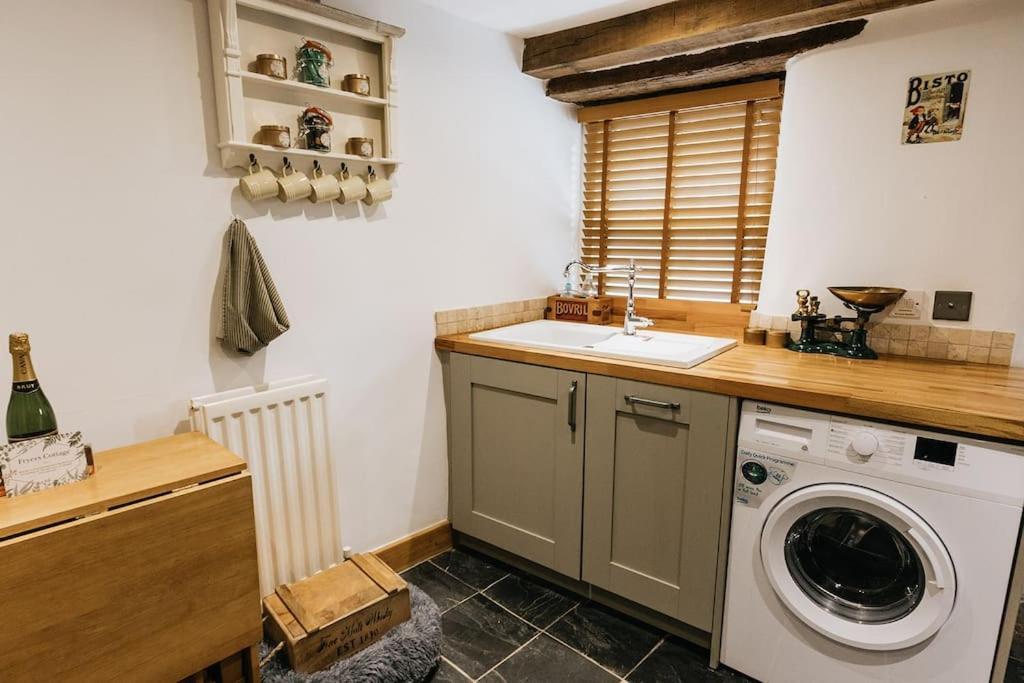 Fryers Cottage - Beautiful 2 Bedroom Town & Country Cottage On Edge Of Peak District Wirksworth Extérieur photo