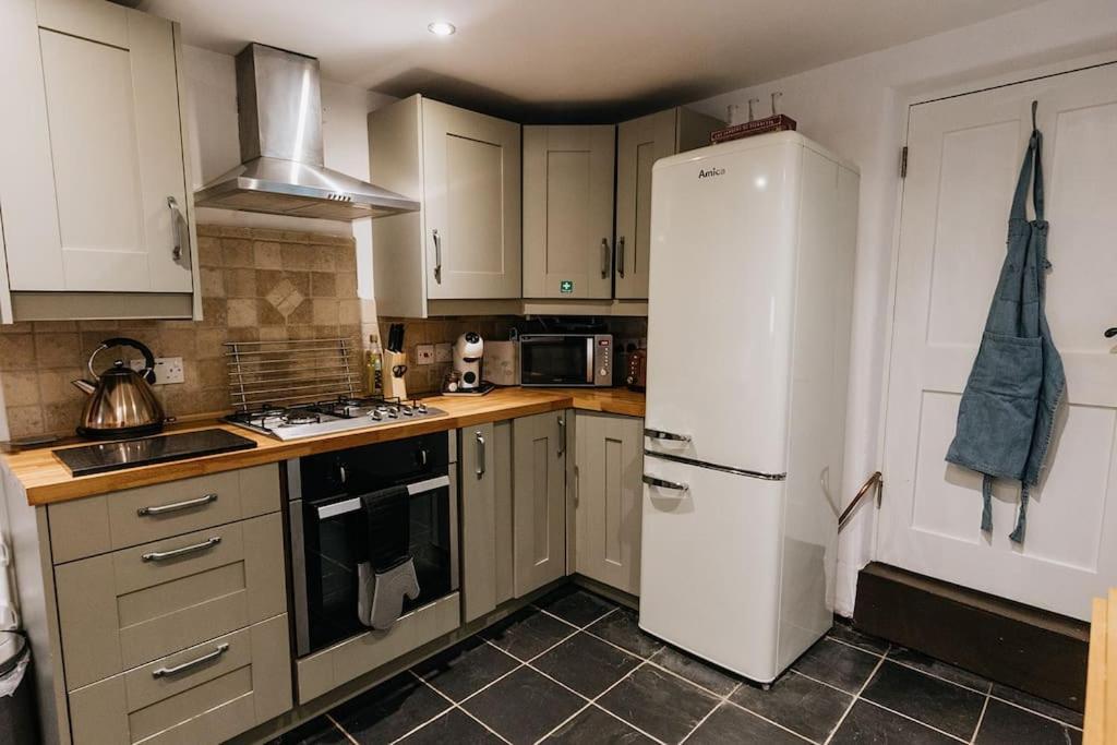 Fryers Cottage - Beautiful 2 Bedroom Town & Country Cottage On Edge Of Peak District Wirksworth Extérieur photo