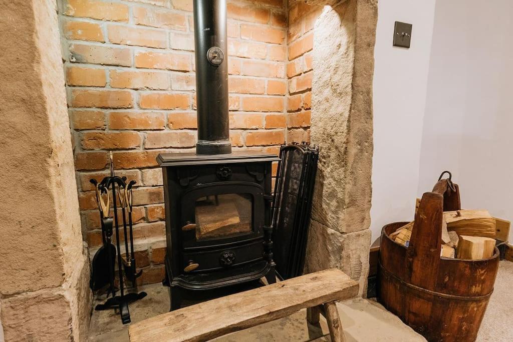 Fryers Cottage - Beautiful 2 Bedroom Town & Country Cottage On Edge Of Peak District Wirksworth Extérieur photo