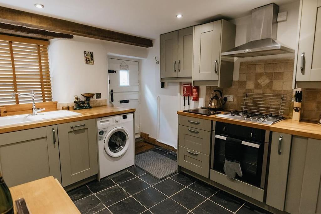 Fryers Cottage - Beautiful 2 Bedroom Town & Country Cottage On Edge Of Peak District Wirksworth Extérieur photo